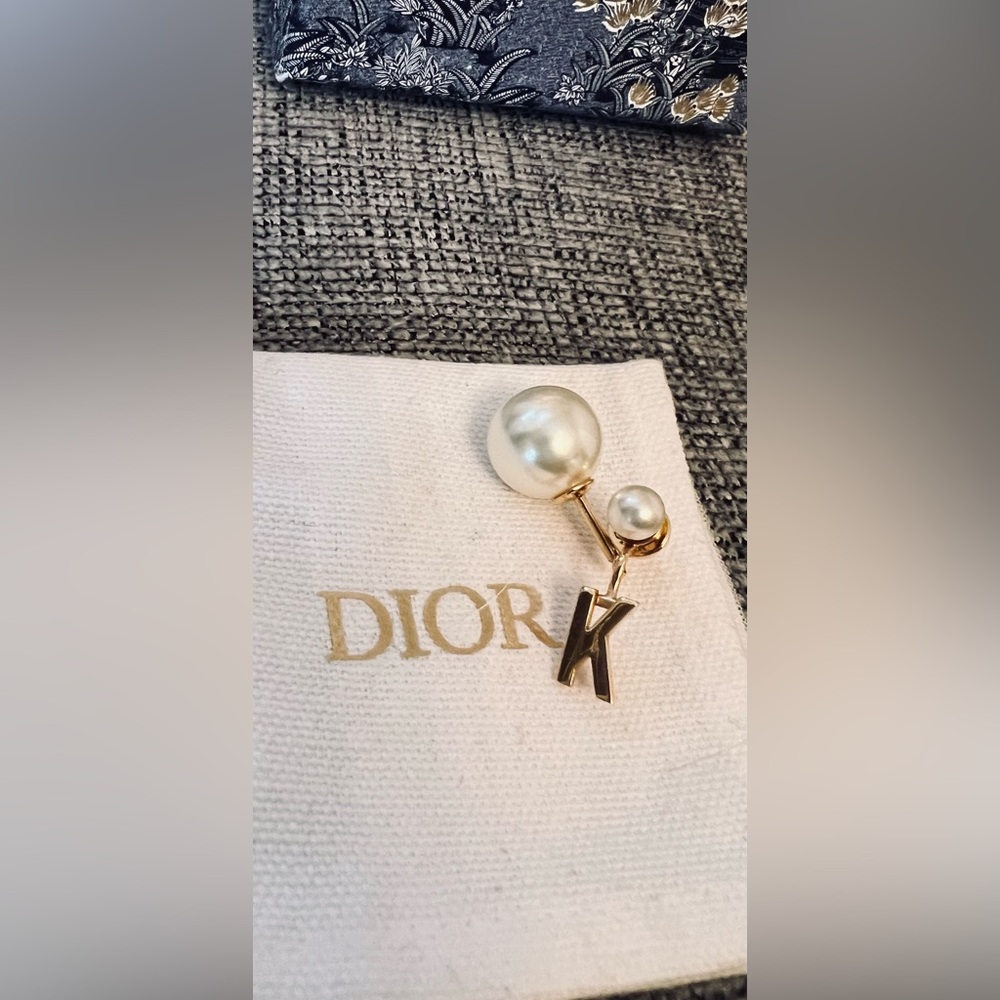 My ABCDior Tribale Letter Earring - Picture 2 of 4